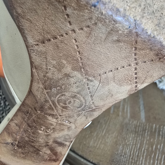 Chanel Vintage Elegant Cream Women's Heels - Picture 3 of 17